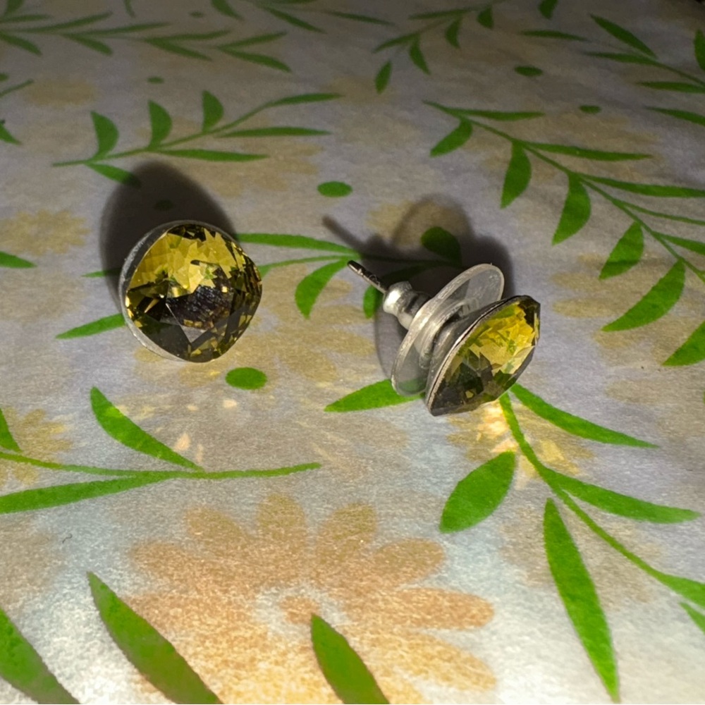 Beautiful Women’ Silver tone and Yellow/green Earrings